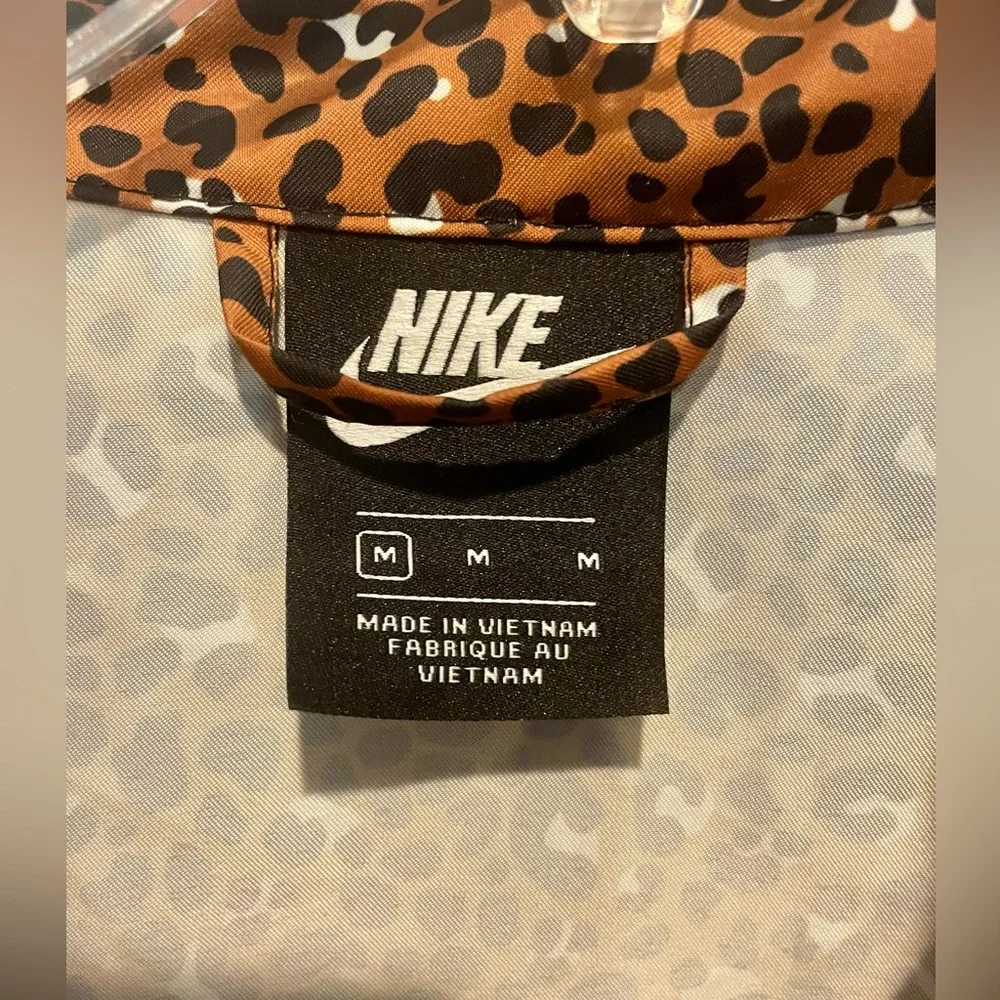 Nike Sportswear NSW Women's Full Zip Woven Jacket windbreaker Leopard size Med - Picture 2 of 5